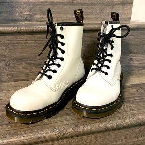 1460 Dr Marten 8-Hole Lace-up Boot- M6/W7/38